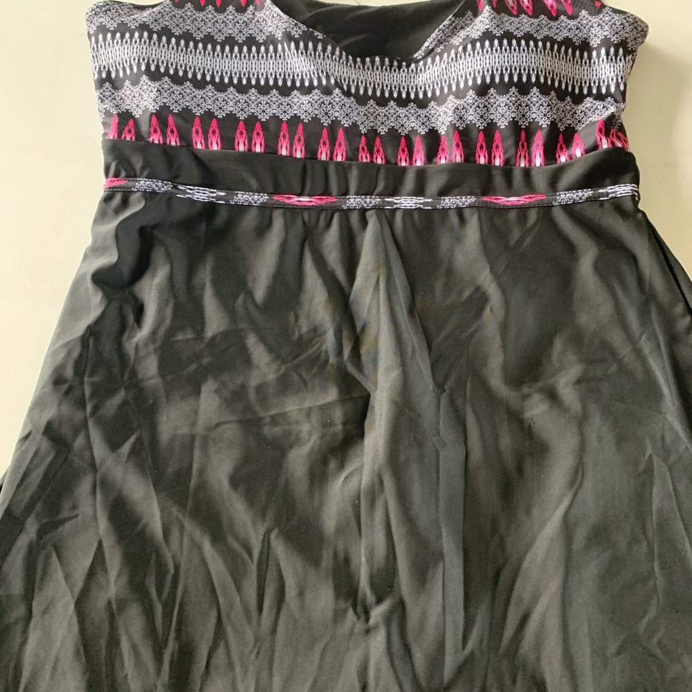 Black and Pink Patterned Women's Dress. Bin 114.